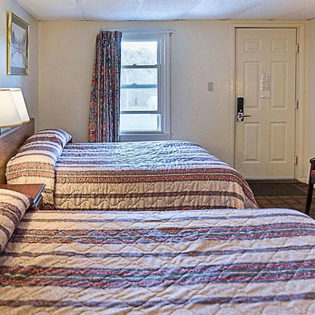 Rodeway Inn Westminster Экстерьер фото