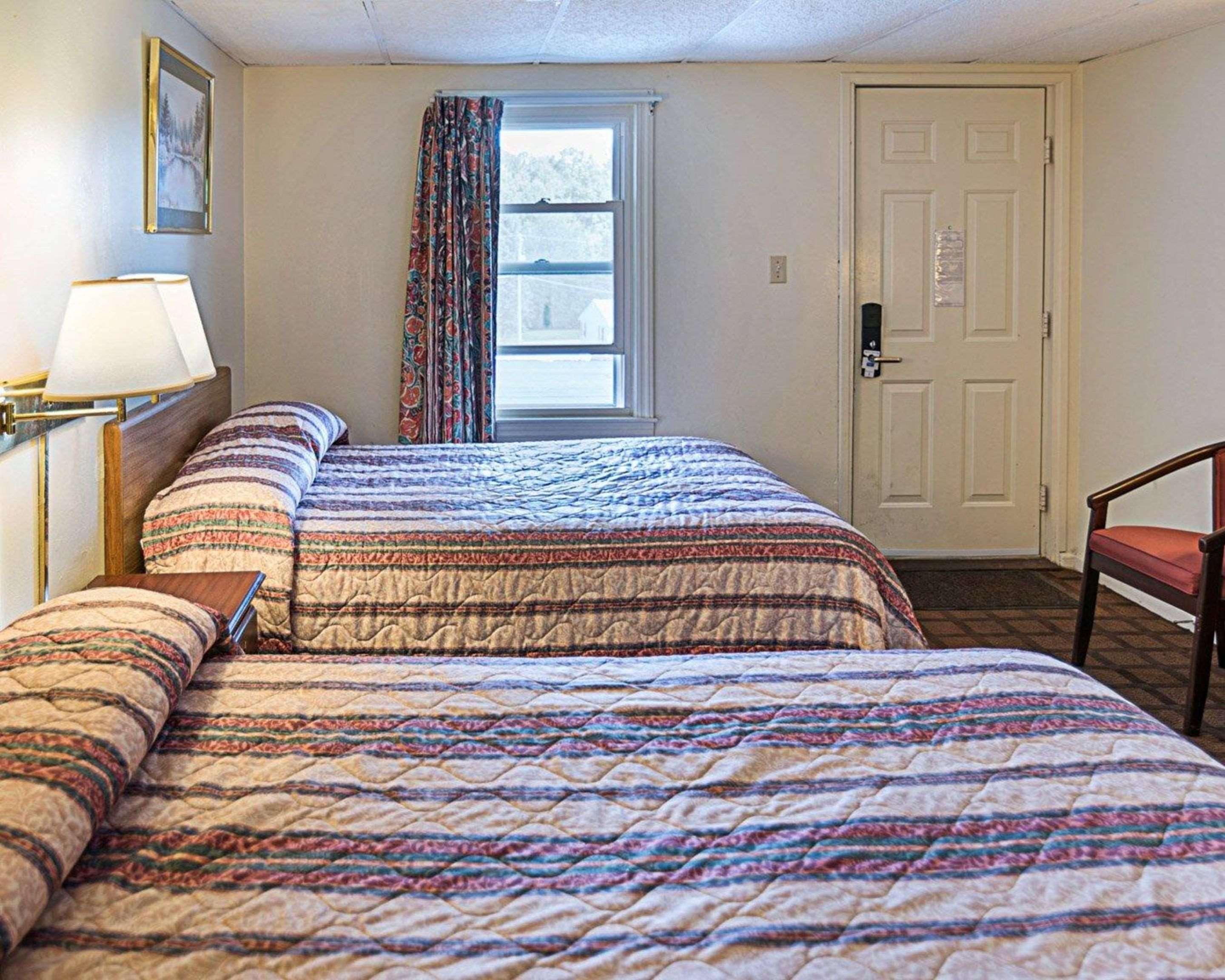 Rodeway Inn Westminster Экстерьер фото