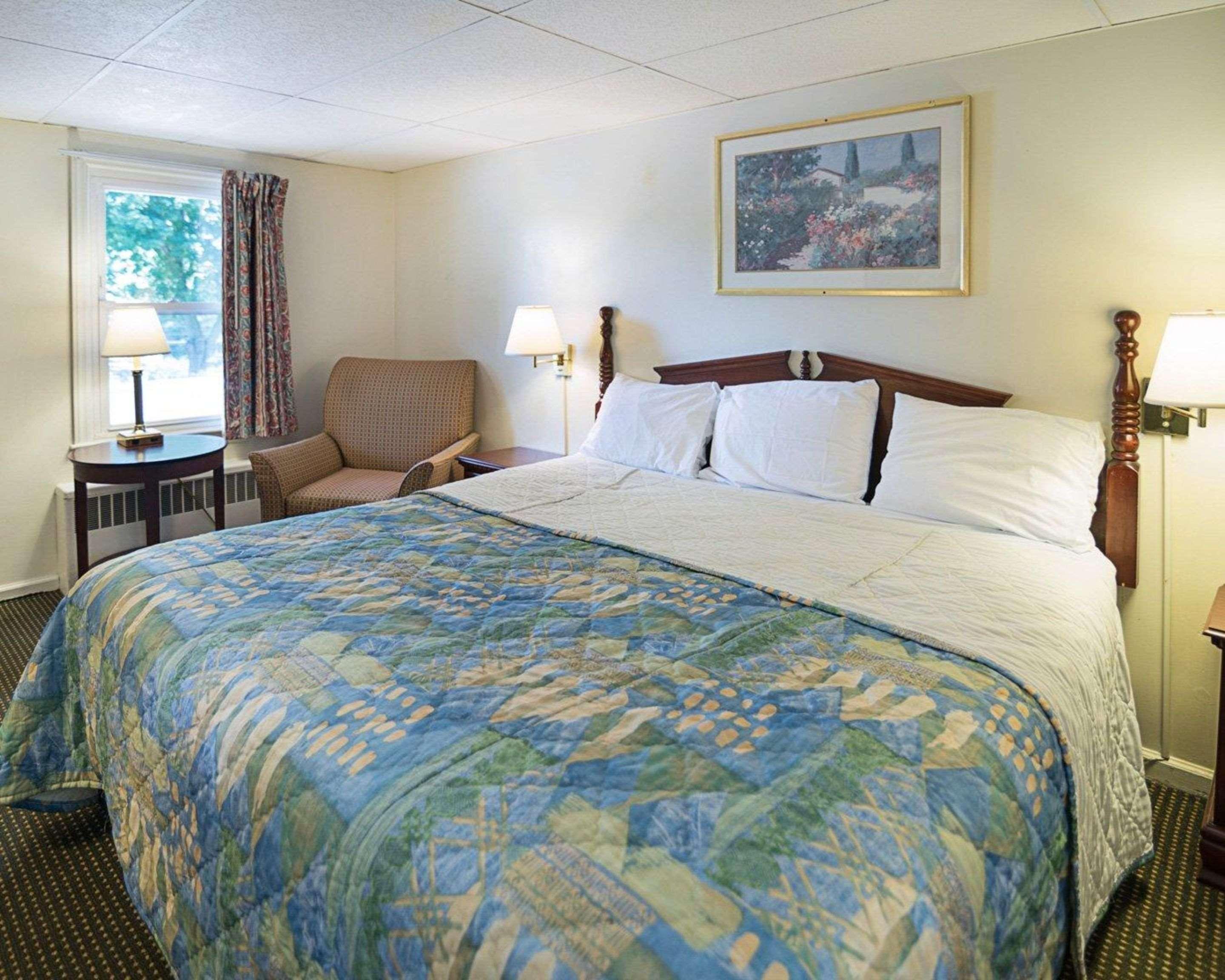 Rodeway Inn Westminster Экстерьер фото
