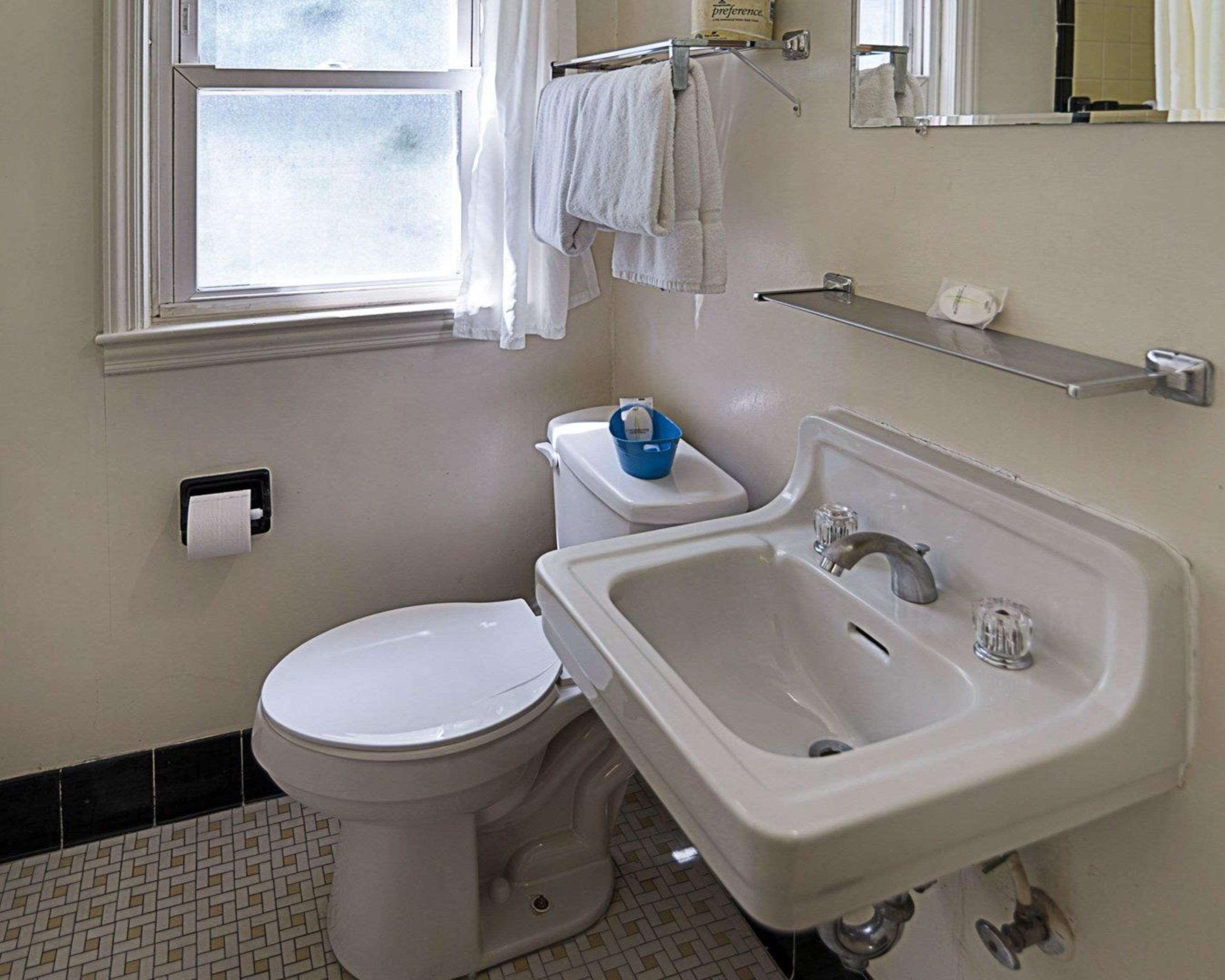 Rodeway Inn Westminster Экстерьер фото