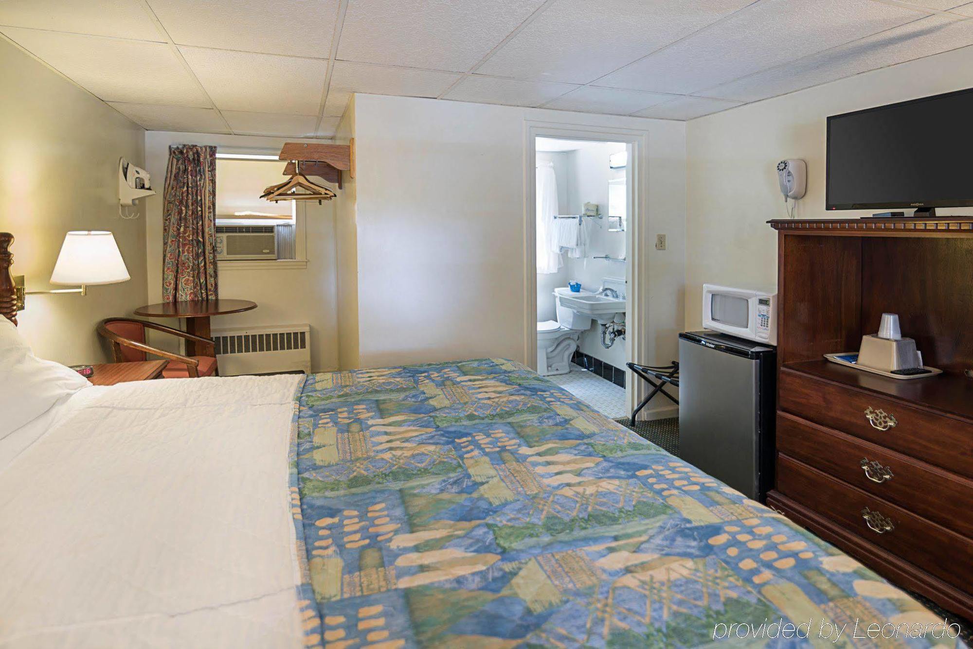 Rodeway Inn Westminster Экстерьер фото
